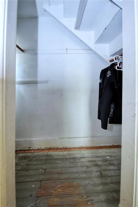 For Sale: $299,000 (2 beds, 1 baths, 575 Square Feet)