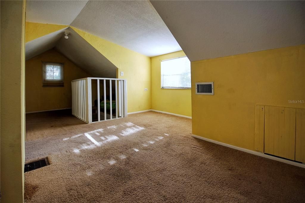 For Sale: $299,000 (2 beds, 1 baths, 575 Square Feet)