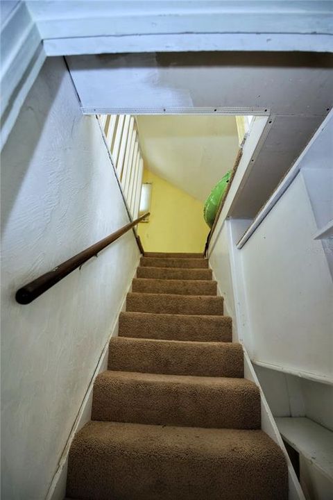 For Sale: $299,000 (2 beds, 1 baths, 575 Square Feet)