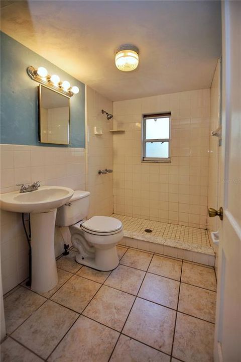 For Sale: $299,000 (2 beds, 1 baths, 575 Square Feet)