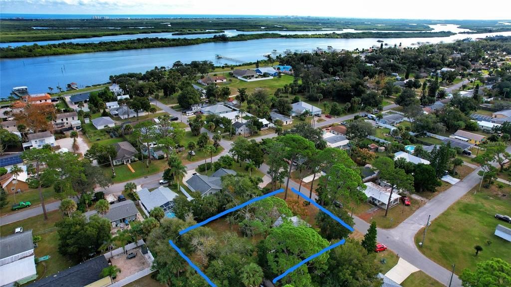 For Sale: $299,000 (2 beds, 1 baths, 575 Square Feet)