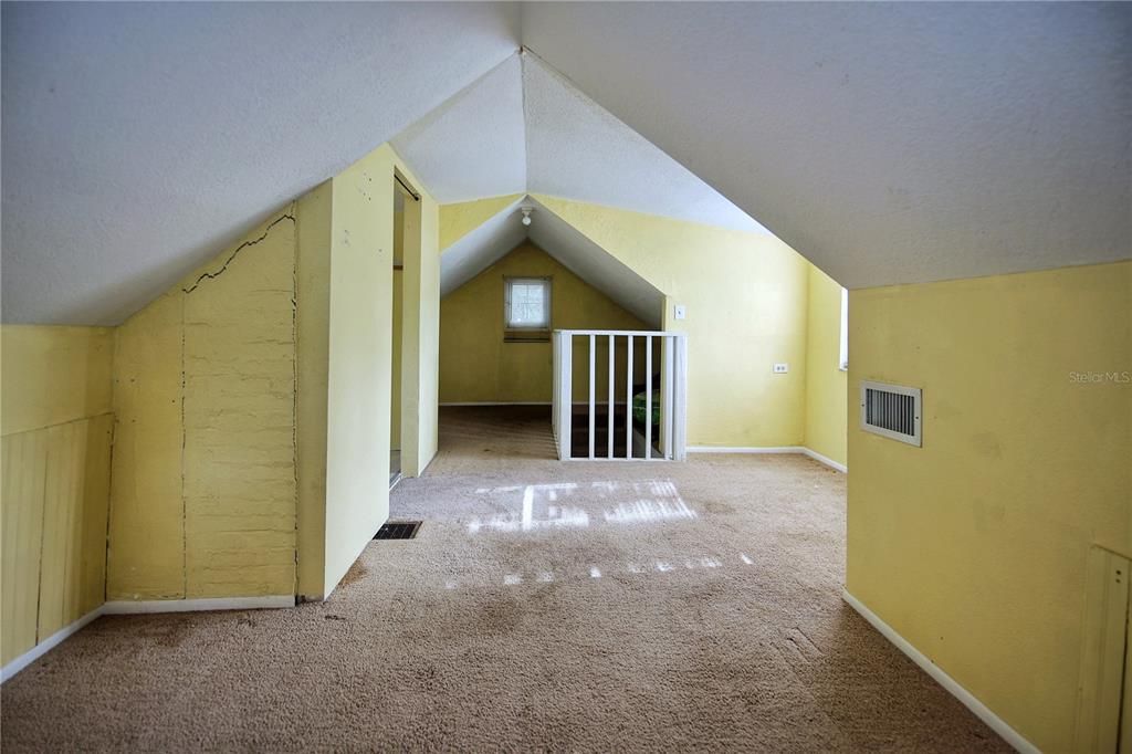 For Sale: $299,000 (2 beds, 1 baths, 575 Square Feet)