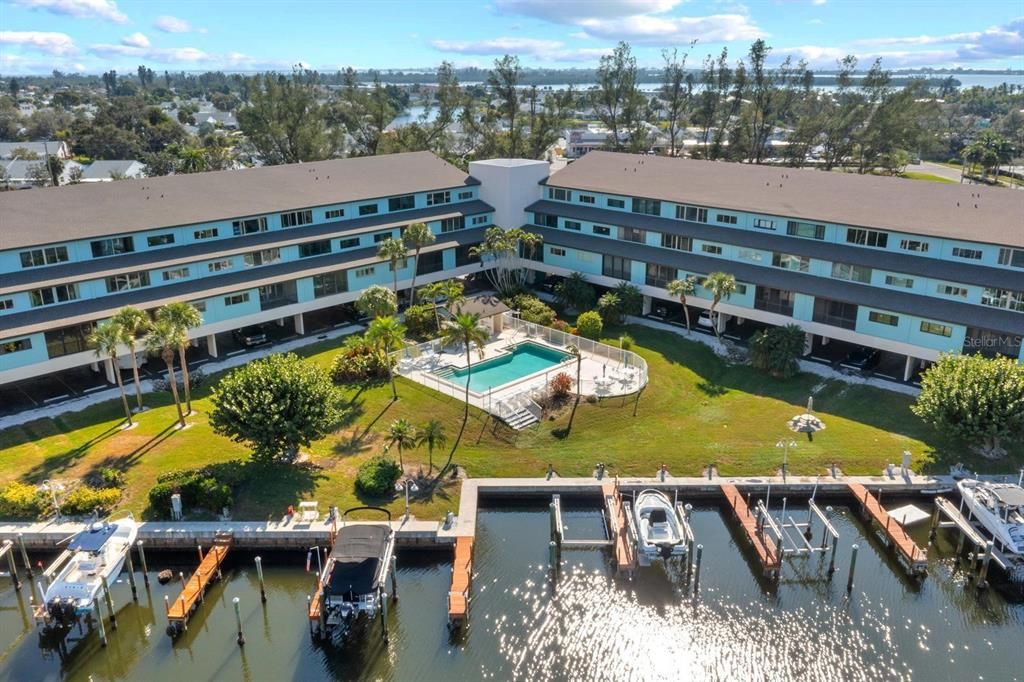 На продажу: $670,000 (3 спален, 3 ванн, 1988 Квадратных фут)