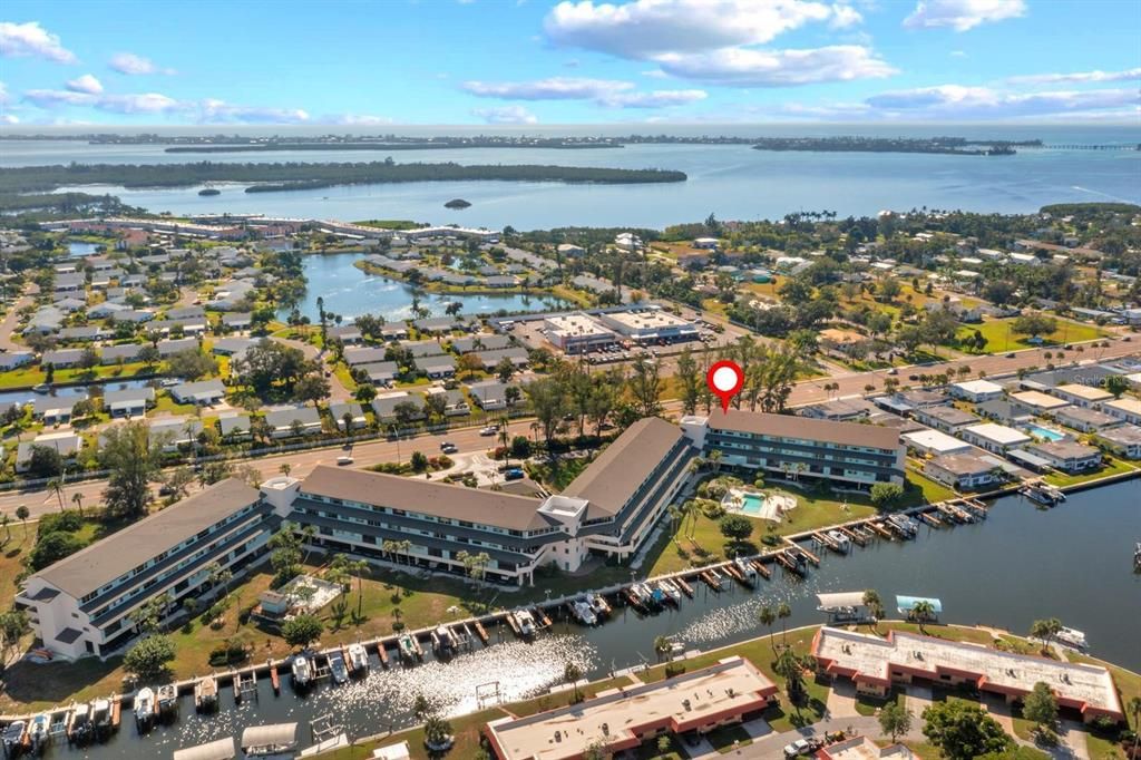 На продажу: $670,000 (3 спален, 3 ванн, 1988 Квадратных фут)