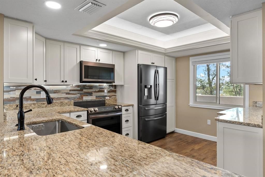 На продажу: $670,000 (3 спален, 3 ванн, 1988 Квадратных фут)