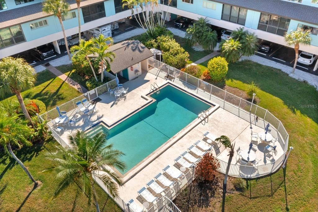 На продажу: $670,000 (3 спален, 3 ванн, 1988 Квадратных фут)