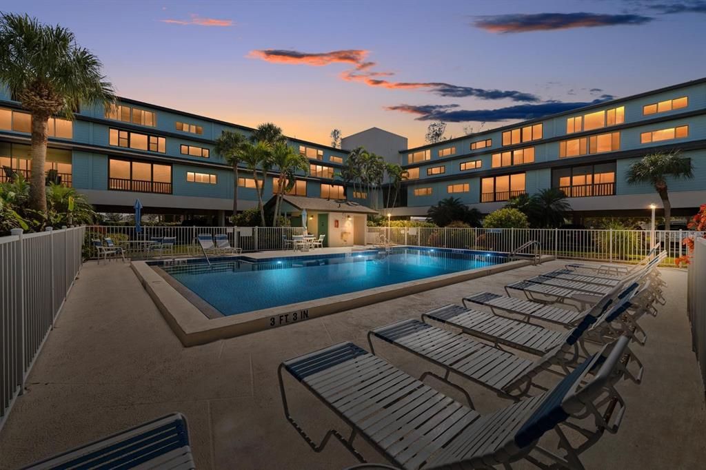 На продажу: $670,000 (3 спален, 3 ванн, 1988 Квадратных фут)