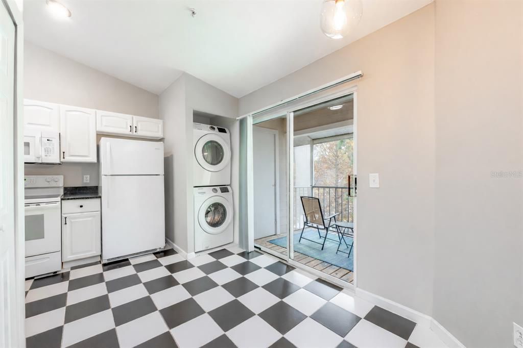 待售: $255,000 (2 贝兹, 2 浴室, 1098 平方英尺)