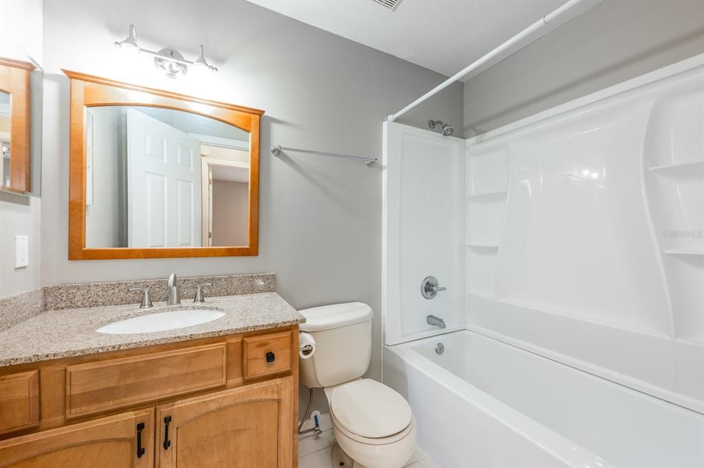 待售: $255,000 (2 贝兹, 2 浴室, 1098 平方英尺)