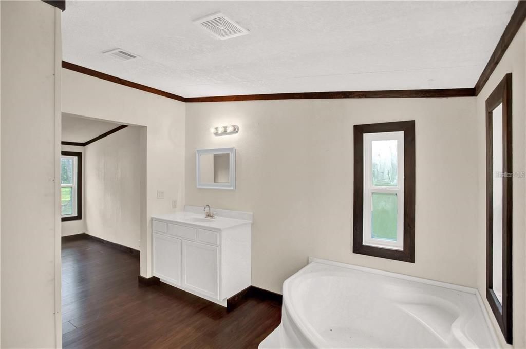 For Sale: $323,000 (3 beds, 2 baths, 1416 Square Feet)