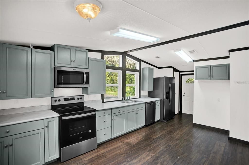 For Sale: $323,000 (3 beds, 2 baths, 1416 Square Feet)