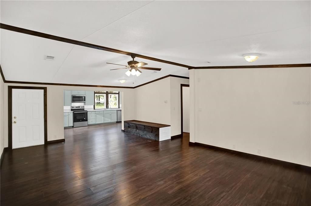 For Sale: $323,000 (3 beds, 2 baths, 1416 Square Feet)