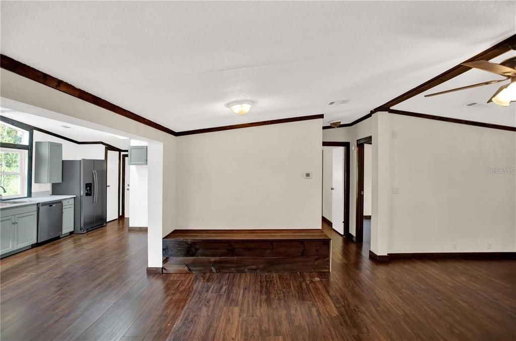 For Sale: $323,000 (3 beds, 2 baths, 1416 Square Feet)