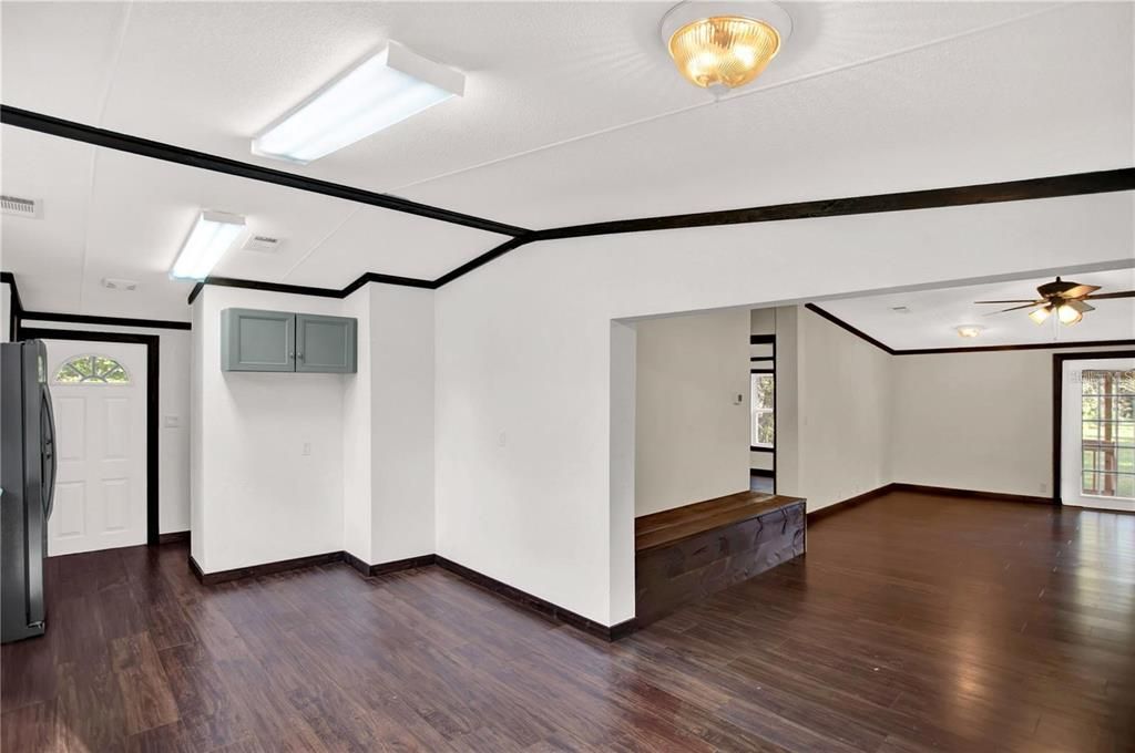 For Sale: $323,000 (3 beds, 2 baths, 1416 Square Feet)