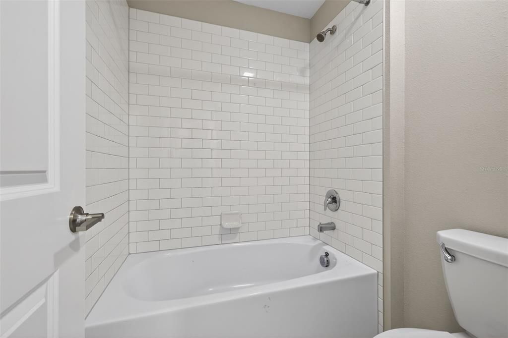 En Venta: $398,500 (5 camas, 2 baños, 2264 Pies cuadrados)