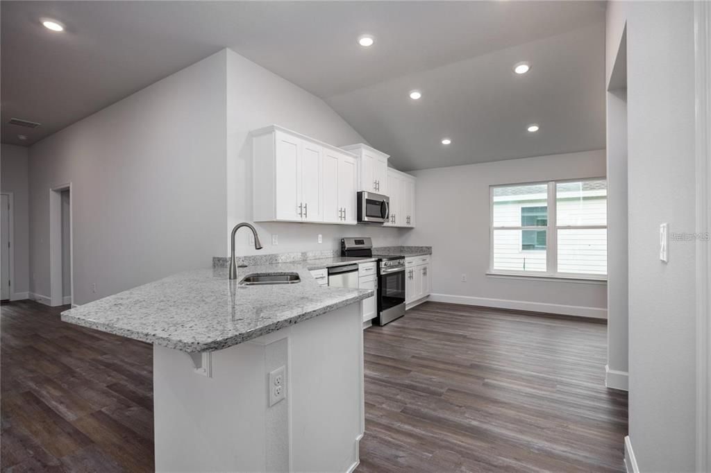 待售: $362,500 (4 贝兹, 2 浴室, 1820 平方英尺)