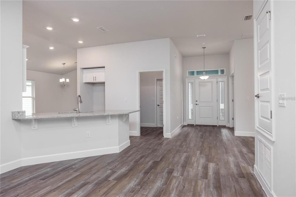 待售: $362,500 (4 贝兹, 2 浴室, 1820 平方英尺)