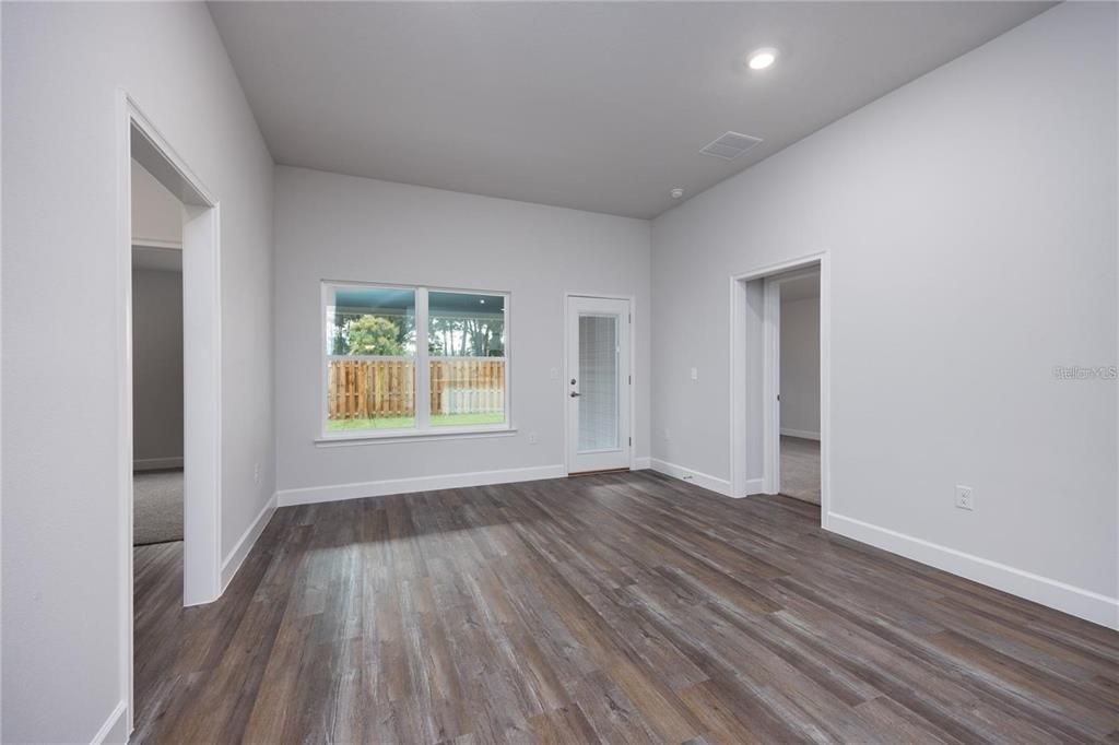 待售: $362,500 (4 贝兹, 2 浴室, 1820 平方英尺)