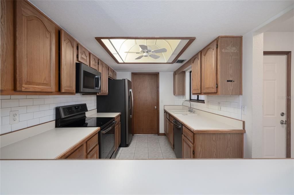 В аренду: $1,850 (2 спален, 2 ванн, 1706 Квадратных фут)