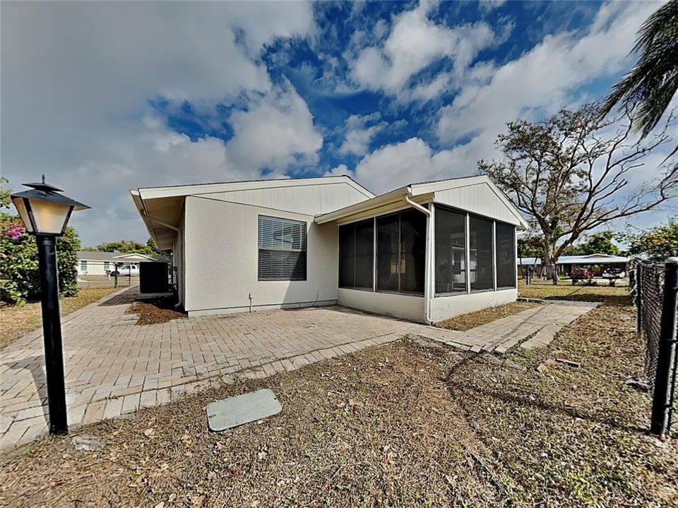 En Renta: $2,649 (3 camas, 2 baños, 1550 Pies cuadrados)