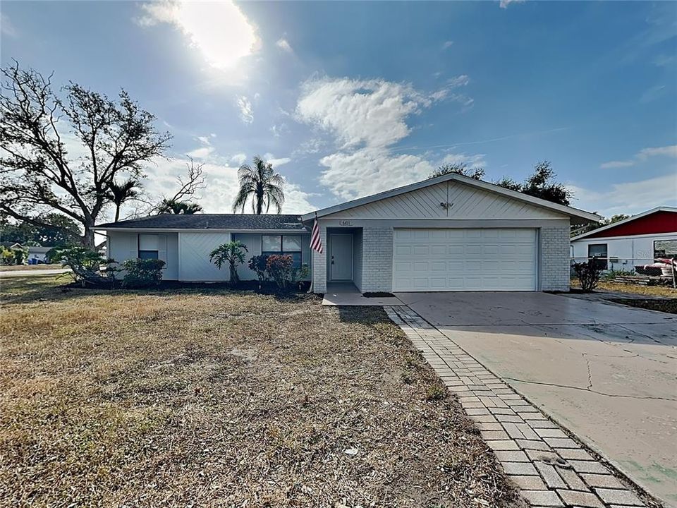 En Renta: $2,649 (3 camas, 2 baños, 1550 Pies cuadrados)