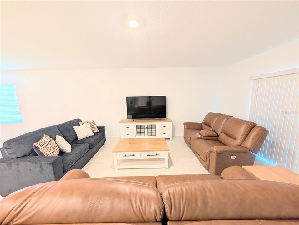 For Rent: $2,400 (4 beds, 3 baths, 2066 Square Feet)