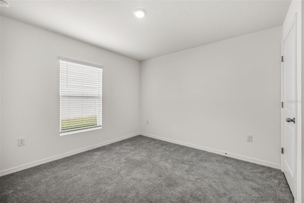 На продажу: $375,000 (4 спален, 2 ванн, 1812 Квадратных фут)