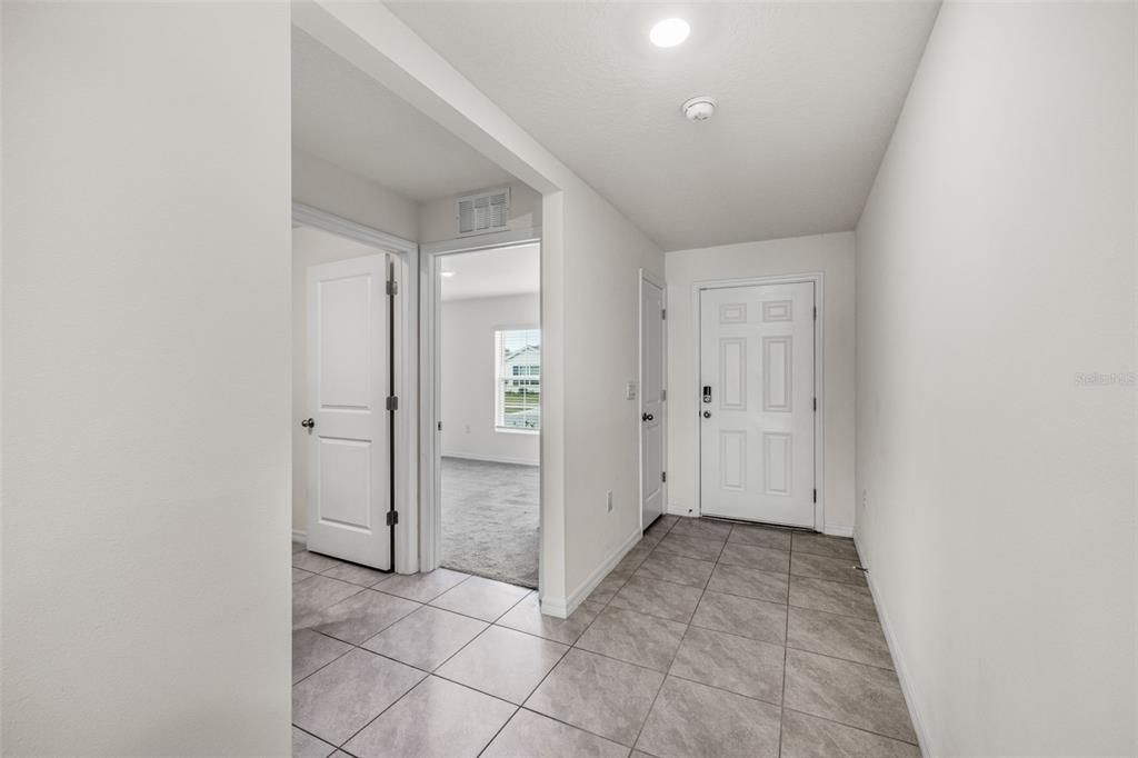 На продажу: $375,000 (4 спален, 2 ванн, 1812 Квадратных фут)