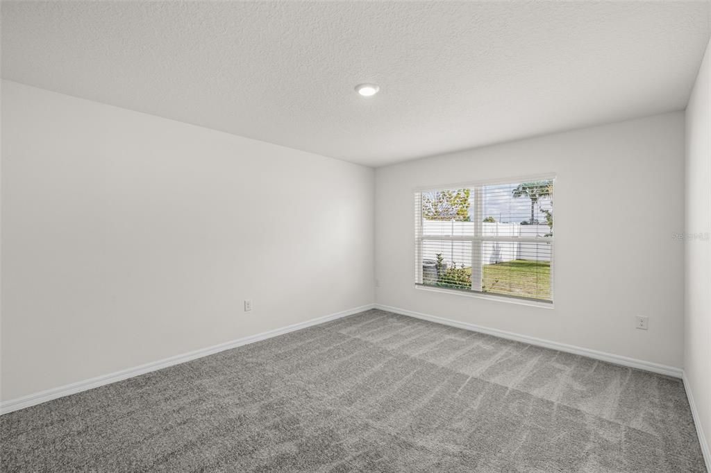 На продажу: $375,000 (4 спален, 2 ванн, 1812 Квадратных фут)