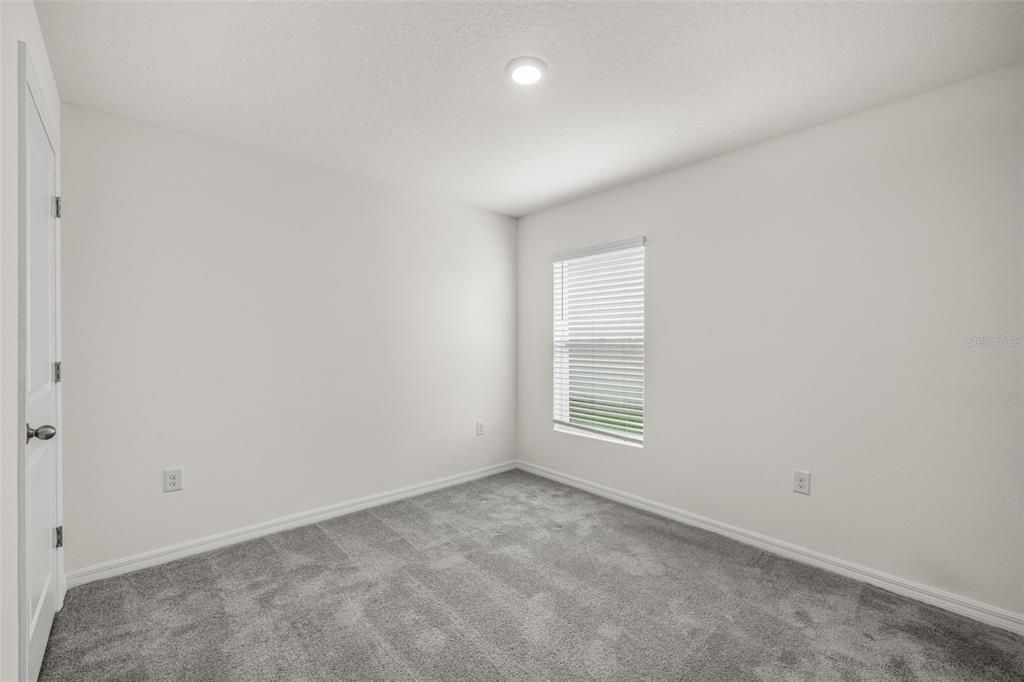 На продажу: $375,000 (4 спален, 2 ванн, 1812 Квадратных фут)