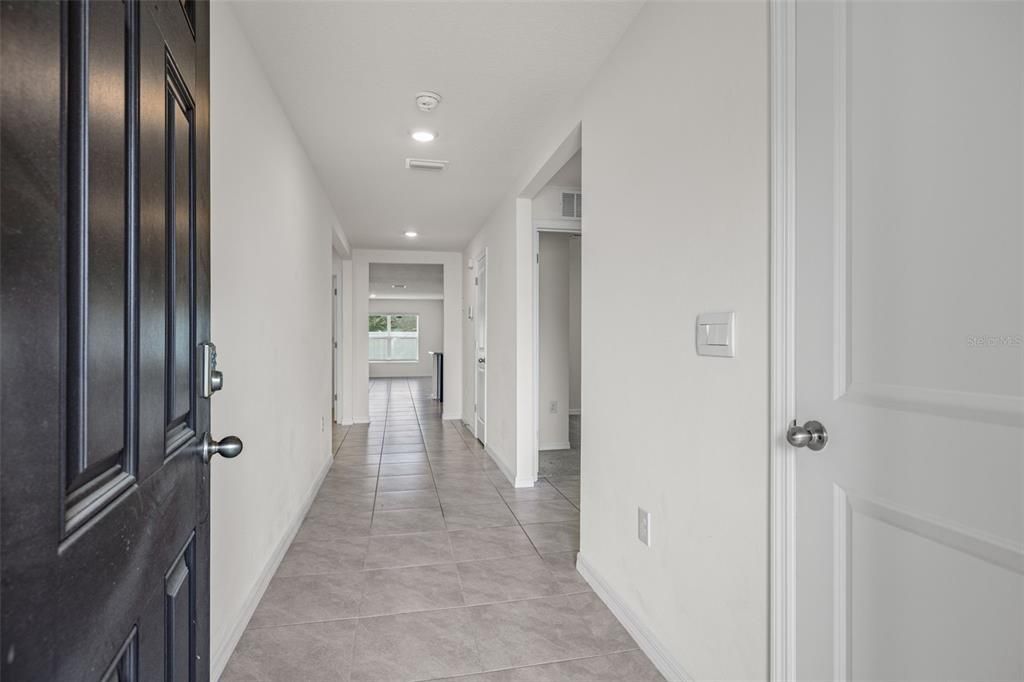 На продажу: $375,000 (4 спален, 2 ванн, 1812 Квадратных фут)