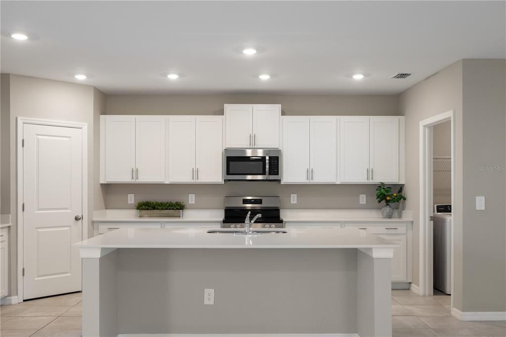 На продажу: $445,000 (5 спален, 2 ванн, 2215 Квадратных фут)