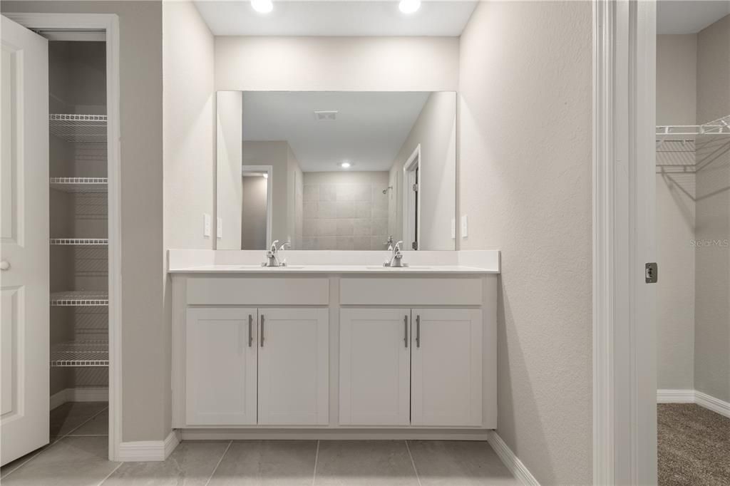 На продажу: $445,000 (5 спален, 2 ванн, 2215 Квадратных фут)