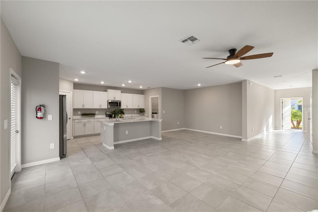 На продажу: $445,000 (5 спален, 2 ванн, 2215 Квадратных фут)