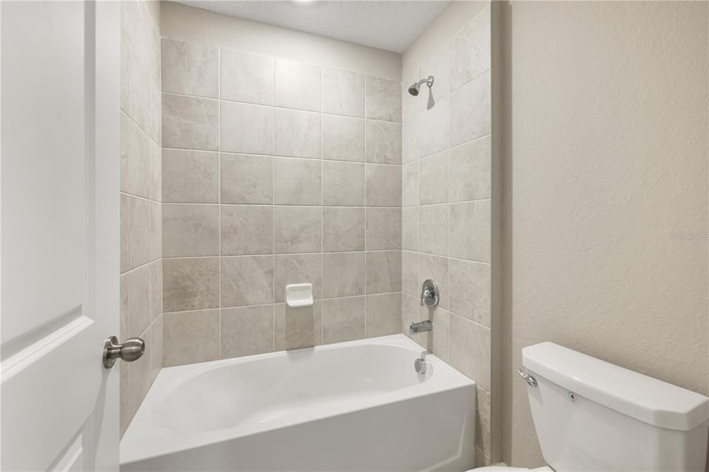 На продажу: $445,000 (5 спален, 2 ванн, 2215 Квадратных фут)