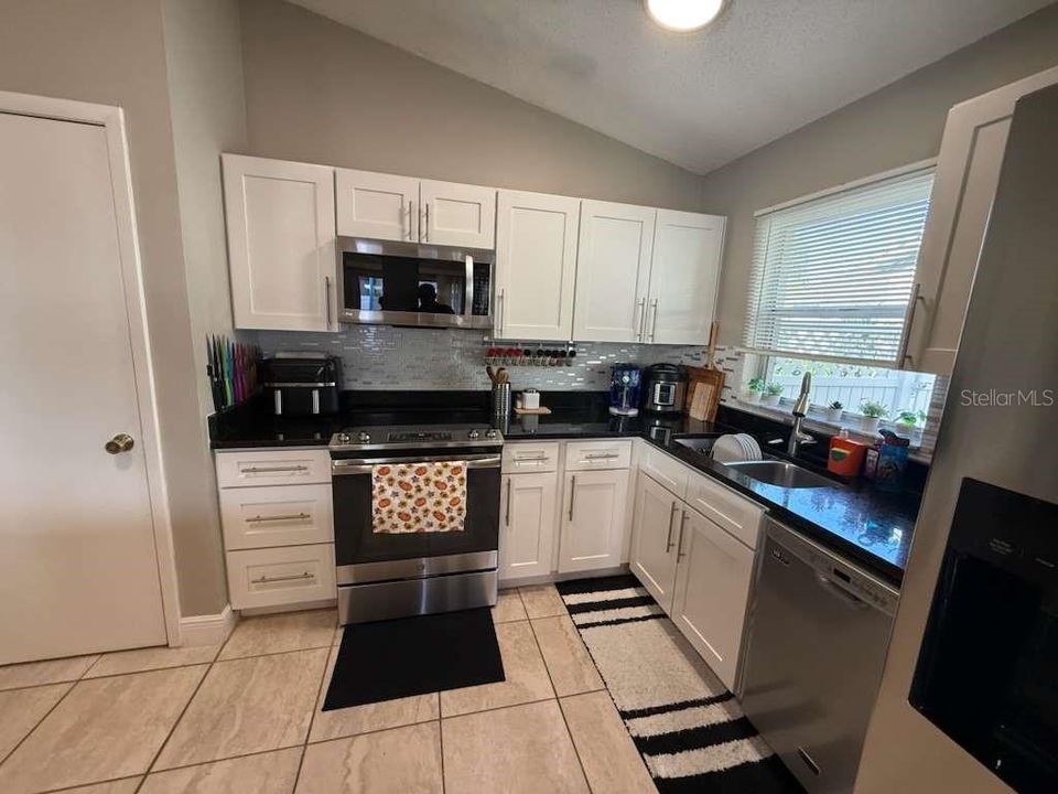 待售: $309,000 (2 贝兹, 2 浴室, 1330 平方英尺)