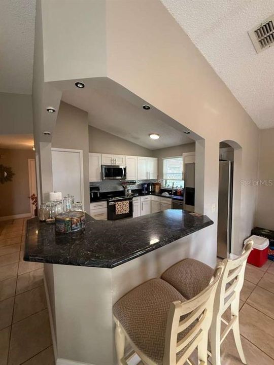 待售: $309,000 (2 贝兹, 2 浴室, 1330 平方英尺)