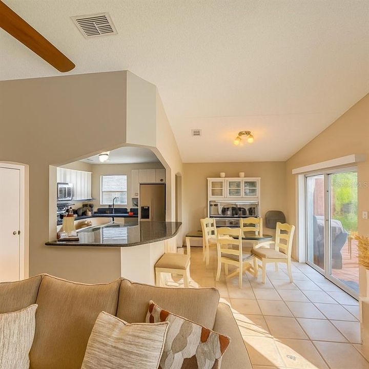 待售: $309,000 (2 贝兹, 2 浴室, 1330 平方英尺)