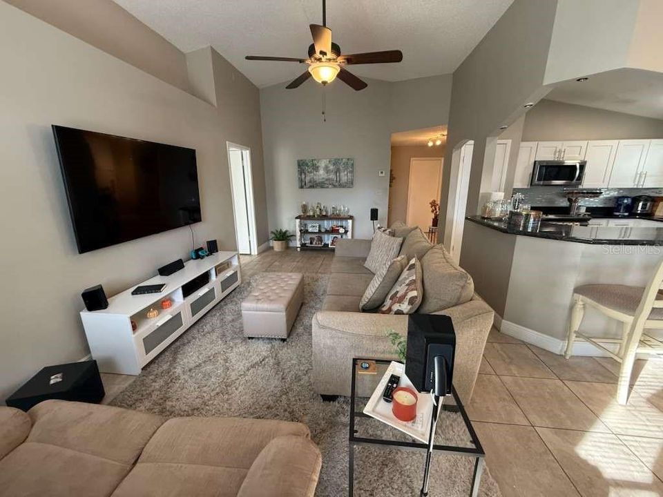 待售: $309,000 (2 贝兹, 2 浴室, 1330 平方英尺)