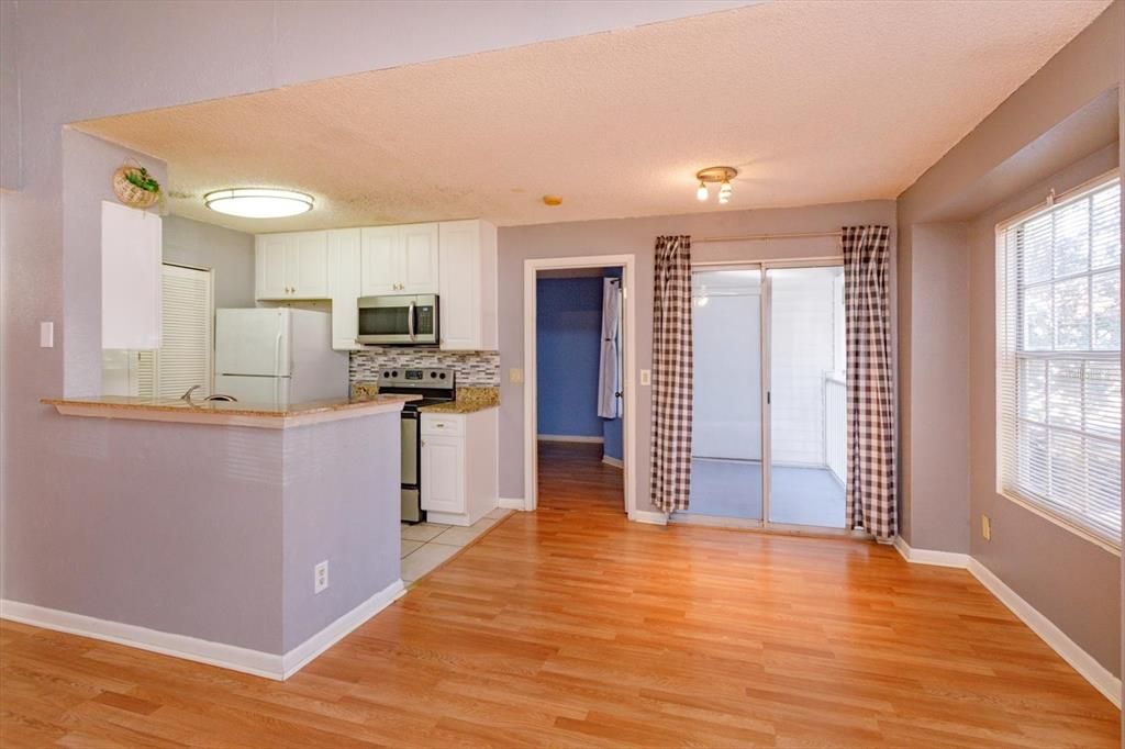 На продажу: $229,000 (2 спален, 2 ванн, 971 Квадратных фут)