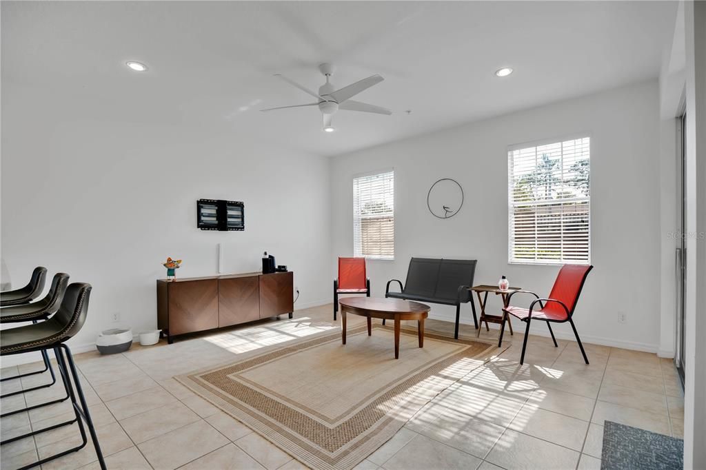 En Renta: $2,950 (3 camas, 2 baños, 1914 Pies cuadrados)