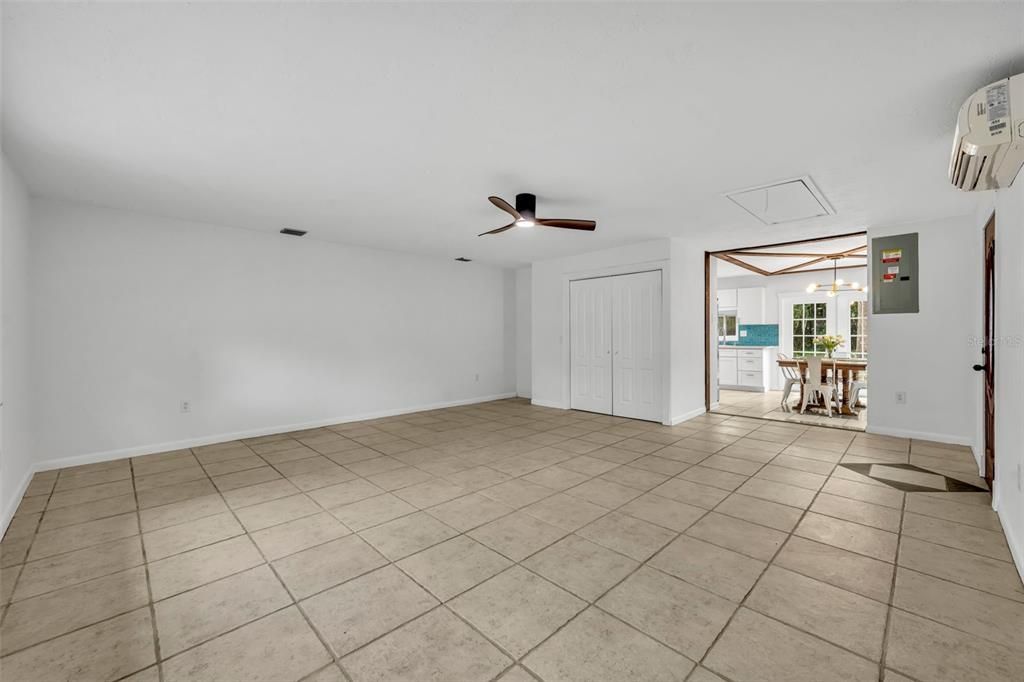 For Sale: $379,900 (3 beds, 2 baths, 1883 Square Feet)