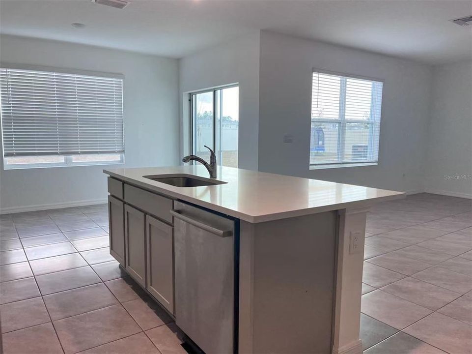 For Rent: $2,295 (3 beds, 2 baths, 1961 Square Feet)