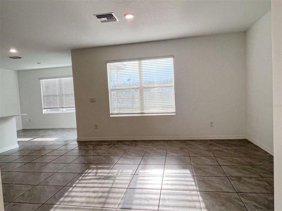 For Rent: $2,295 (3 beds, 2 baths, 1961 Square Feet)