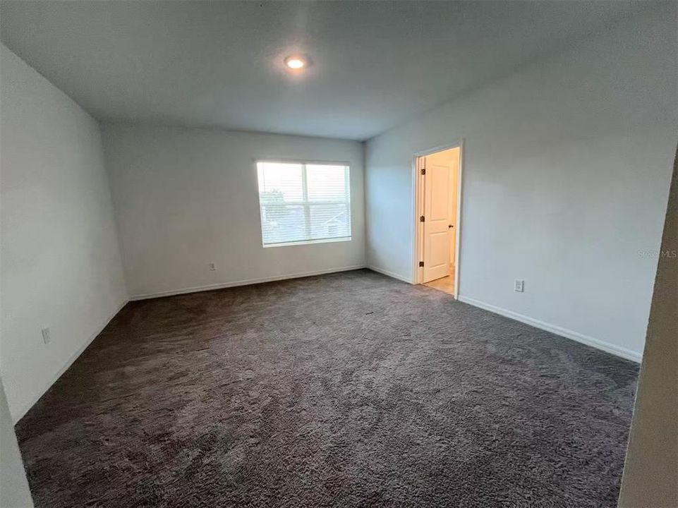 For Rent: $2,295 (3 beds, 2 baths, 1961 Square Feet)