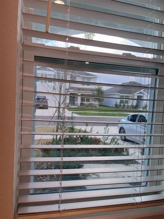 For Rent: $2,295 (3 beds, 2 baths, 1961 Square Feet)