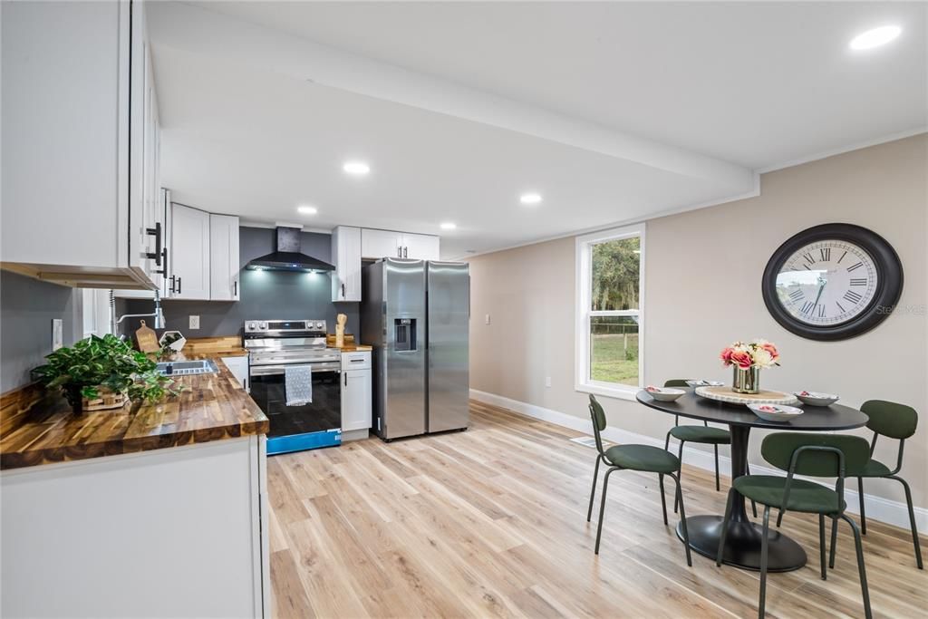 На продажу: $268,888 (3 спален, 2 ванн, 910 Квадратных фут)