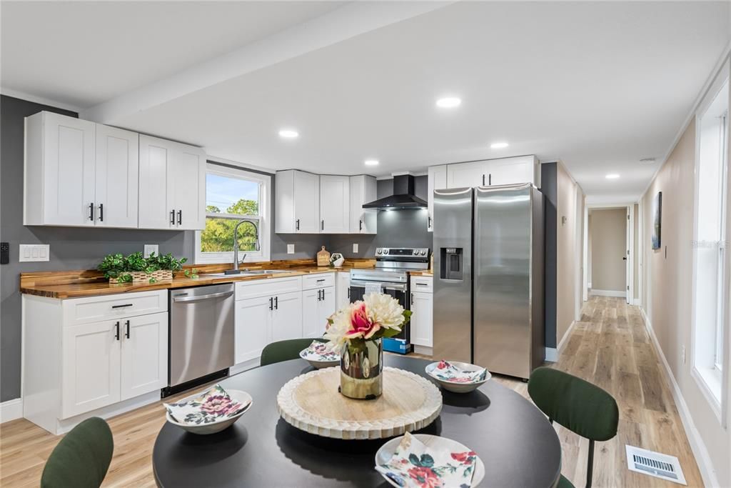 На продажу: $268,888 (3 спален, 2 ванн, 910 Квадратных фут)