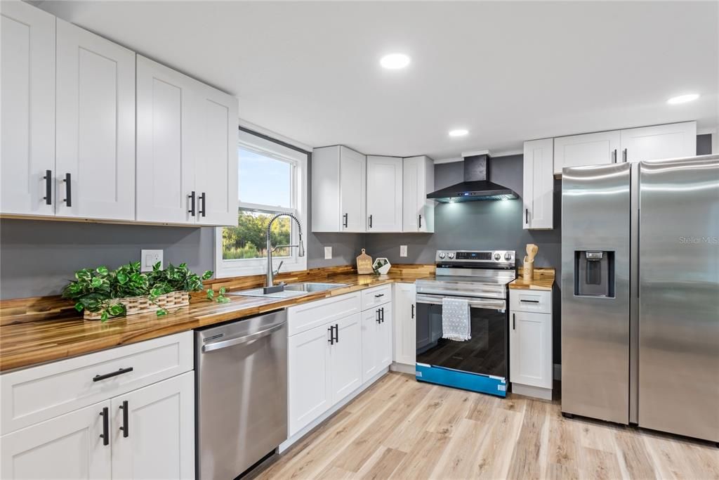 На продажу: $268,888 (3 спален, 2 ванн, 910 Квадратных фут)