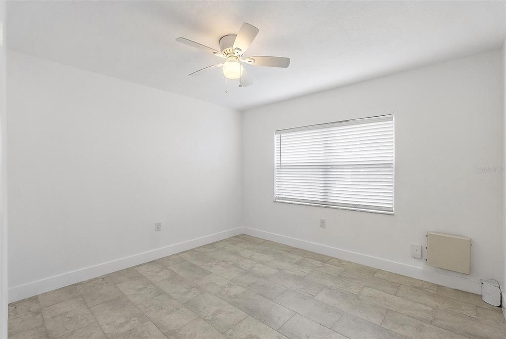 For Sale: $349,000 (2 beds, 2 baths, 885 Square Feet)